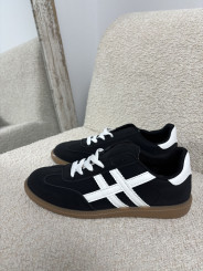 DEPORTIVAS NEGRAS