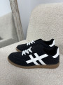 DEPORTIVAS NEGRAS