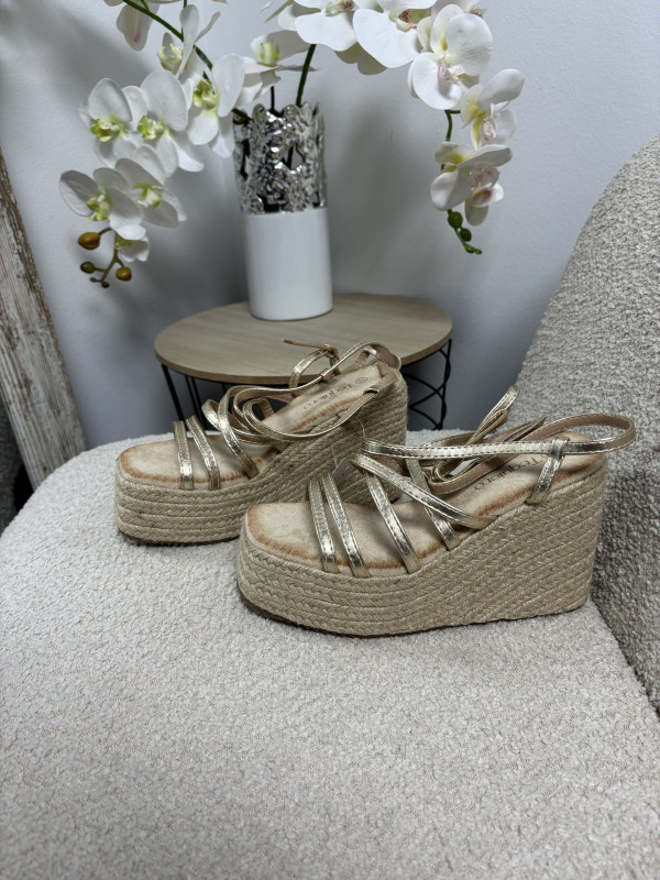 SANDALIAS DORADAS
