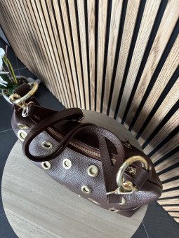 BOLSO PIEL TACHUELAS