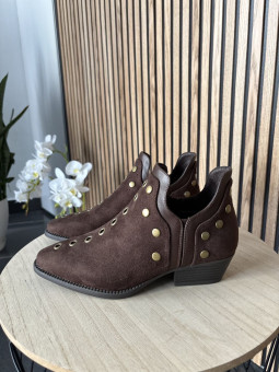 BOTINES TACHUELAS