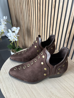 BOTINES TACHUELAS