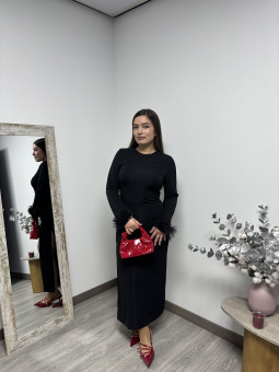 VESTIDO NEGRO PLUMAS