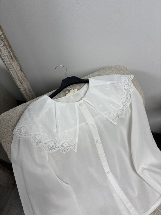 BLUSA BLANCA CUELLO BOBO